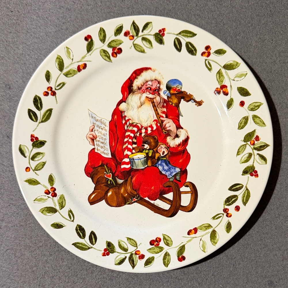 Royal Norfolk Christmas Plate with Santa Design - Red and Green